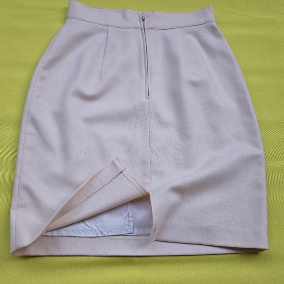 Skirt United Colors of Benetton Italy Wool Size 40 Like new - Picture 7 of 13